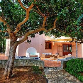 3 bedroom villa with pool and tennis court in Sicily, sleeps 6-8